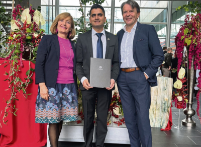 Umair Hussain beim Abschluss seines Studiums "Innovation and Management in Tourism" an der FH Salzburg